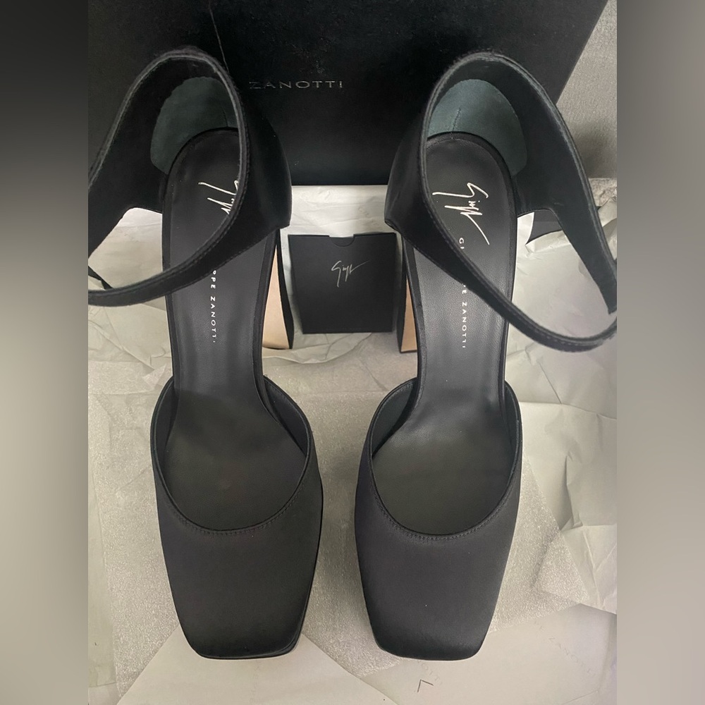 Giuseppe Zanotti New York Hormone Nero Black Satin Platform Heels. New.